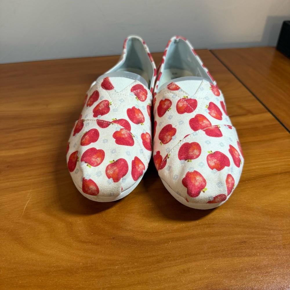 Toms x Once Upon A Farm‎ Limited Edition Alpargata Slip On Shoe Apple Print W9 - Picture 2 of 8